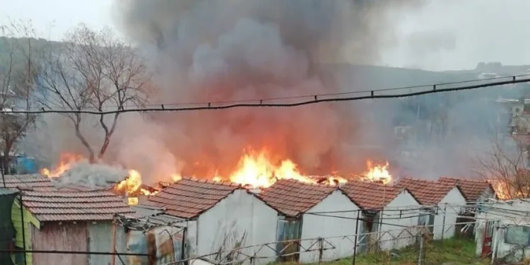 Bursa’da barakalardan oluşan tatil köyünde yangın
