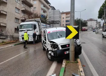 Bursa’da kayganlaşan yolda duramadılar