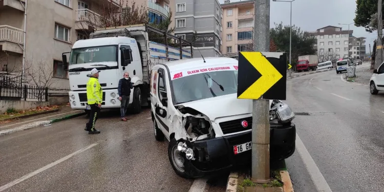 Bursa’da kayganlaşan yolda duramadılar