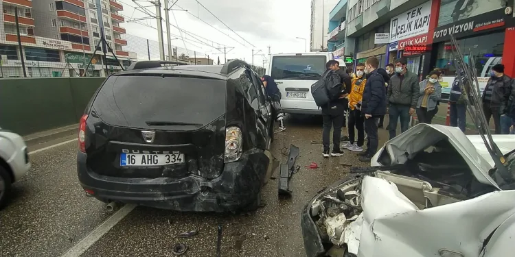 Bursa’da polis denetim noktasında faciadan dönüldü