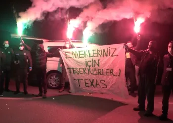 Bursaspor taraftarından polise meşaleli destek
