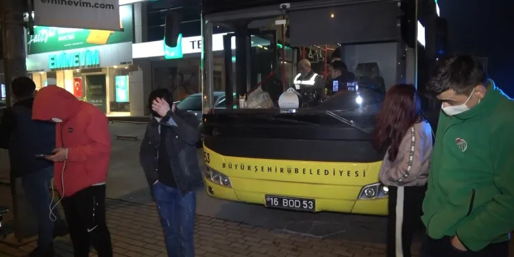 Kısıtlamada yakalandılar, uyuşturucu satmaya çıktık dediler