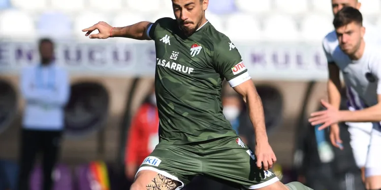 Bursasporlu futbolcu Emirhan Aydoğan: “Yolumuz uzun”