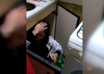Polis baskınında mutfak dolabında yakalandı