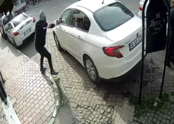 Bursa’da otomobilde beklerken silahlı saldırıya uğradı