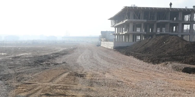 Akhisar Mahallesi’ne 3 kilometrelik yeni yol
