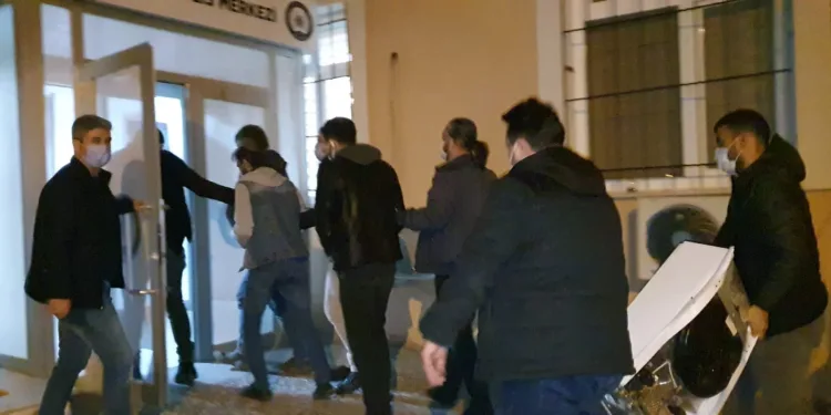 Bursa’da çaldıklarıyla gözaltına alındılar
