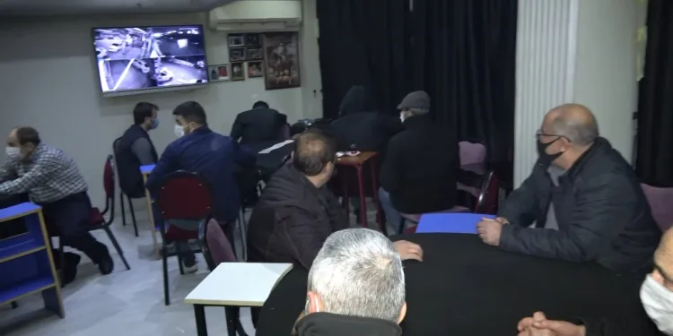Bursa’da kaçak kumarhaneye korona baskını