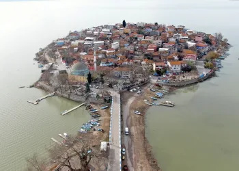 Kuraklık Gölyazı’yı da vurdu! Derinlik 1 metreye düştü