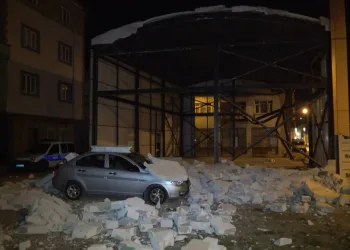 Bursa’da lodos bina duvarını yıktı