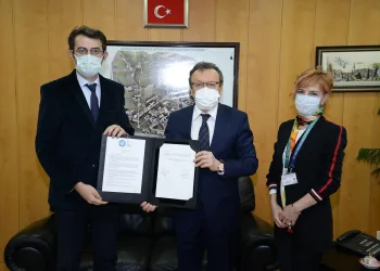 Patika Derneği’nden Tıp Fakültesi öğrencilerine burs desteği