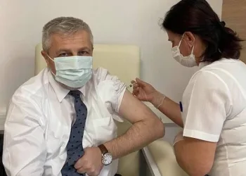 Bursa İl Sağlık Müdürü ikinci doz aşıyı oldu
