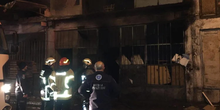 Bursa’da boyahanede korkutan yangın