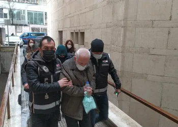 Bursalılara uygunsuz fotoğraflarla şantaj yapan çete çökertildi