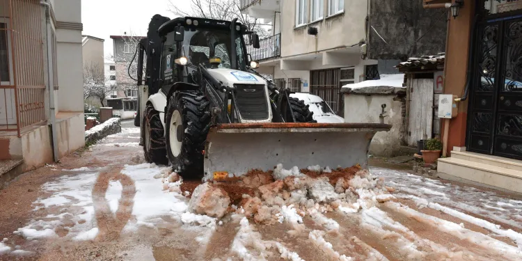 Yıldırım’da kar mesaisi başladı