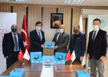 Bursa Ticaret Borsası’ndan öğrencilere tablet desteği
