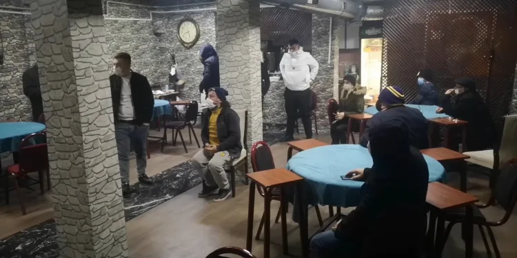 Bursa’da 15 kişi  kumar oynarken basıldı