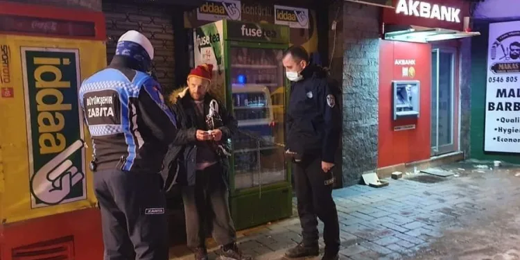 Donmak üzereyken zabıta ekipleri kurtardı