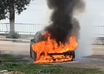 Bursa’da lüks araç alev alev yandı