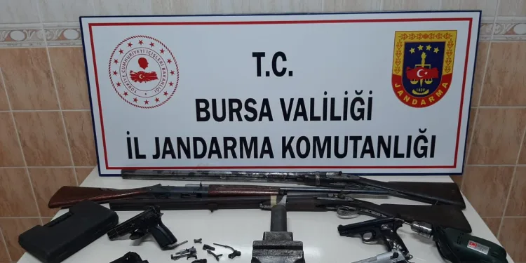 Bursa’da jandarmadan silah operasyonu