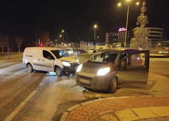 Bursa’da kırmızı ışık ihlali kazaya neden oldu
