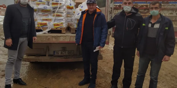 Bursa’da 300 aileye gıda yardımı