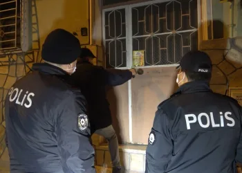 Bursa’da hırsızlara girdikleri evde suçüstü