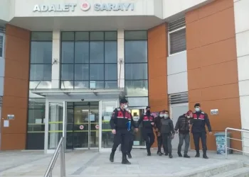 Bursa’da biber kurutma tesisini soyarken yakalandılar
