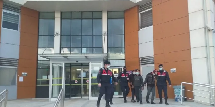 Bursa’da biber kurutma tesisini soyarken yakalandılar