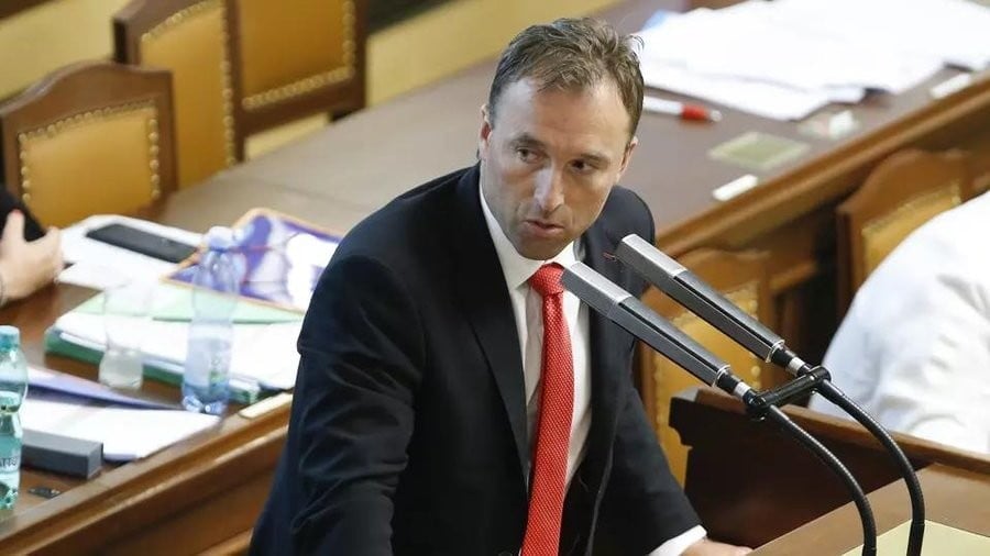 Çekya'da kısıtlamaları ihlal eden milletvekili istifa edeceğini açıkladı