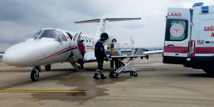 3 günlük bebek uçak ambulansla Bursa’ya sevkedildi