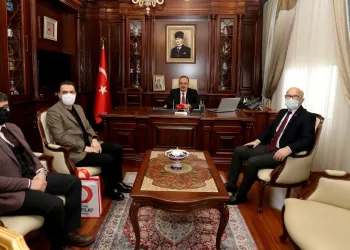 Türk Kızılay Bursa Şube Başkanı Susmaz, Vali Canbolat’ı ziyaret etti