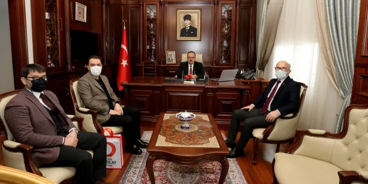 Türk Kızılay Bursa Şube Başkanı Susmaz, Vali Canbolat’ı ziyaret etti