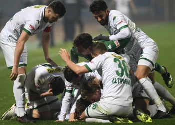 Bursaspor deplasmanda Adanademirspor’u  2-1 mağlup etti