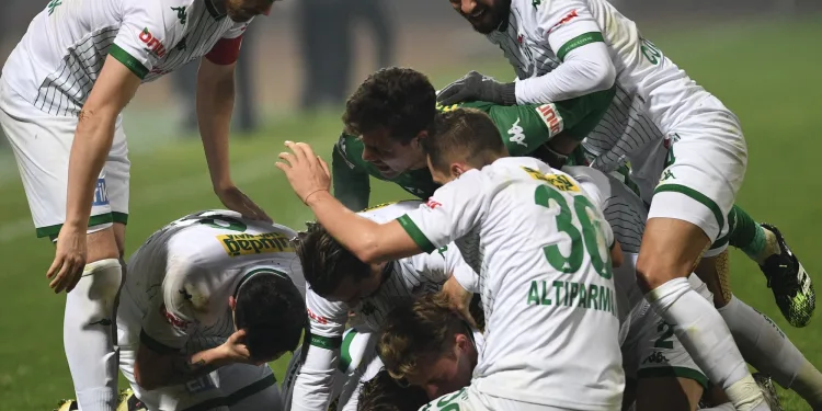 Bursaspor deplasmanda Adanademirspor’u 2-1 mağlup etti