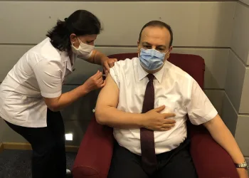 Bursa Valisi korona aşısının ikinci dozunu yaptırdı