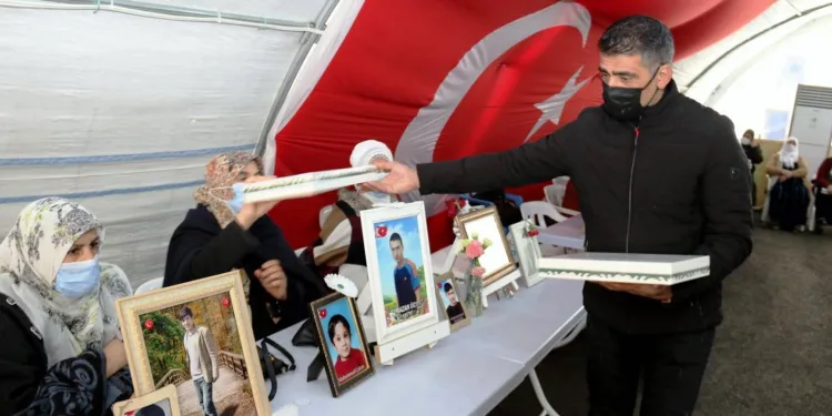 Evlat nöbetindeki ailelere Osmangazi desteği