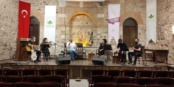 Genç müzisyenlerden online konser