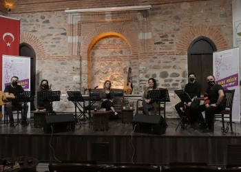 Osmangazi’de sohbet tadında müzik