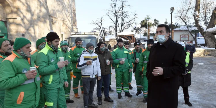 350 kişilik kar timi görev başında