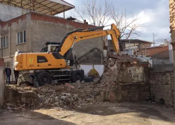 Osmangazi metruk binalardan temizleniyor
