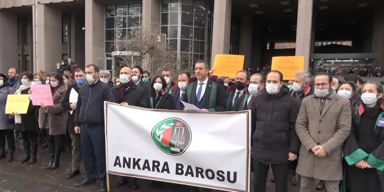 ‘Çoklu baro’ eylemine katılan avukatlara soruşturma