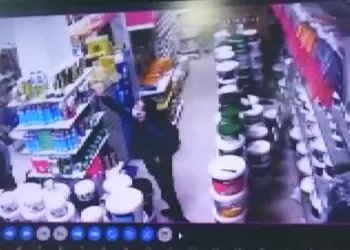 Önce çaldı sonra iade edip parasını aldı