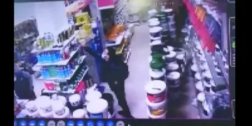 Önce çaldı sonra iade edip parasını aldı