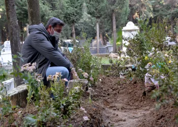 21 günde 4 canını toprağa verdi