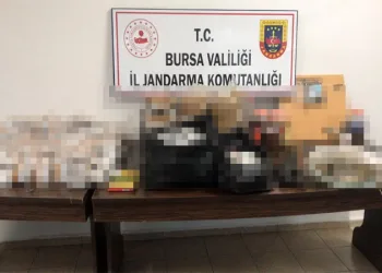Bursa’da kaçak sigara operasyonu: 2 gözaltı
