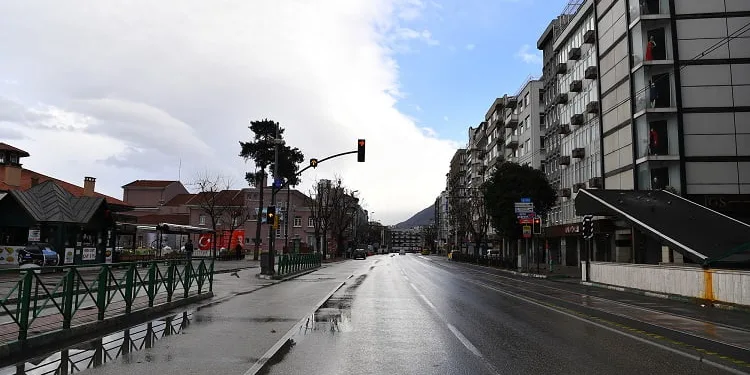 Osmangazi sokakları sessizliğe büründü