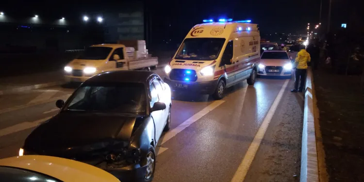 Bursa’da 6 otomobil ve bir ambulans birbirine girdi