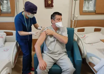 Bursa’da 10 binden fazla sağlık çalışanı aşı oldu