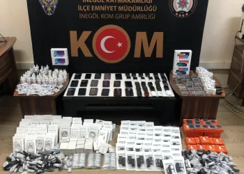 Bursa’da kaçak cep telefonu operasyonu